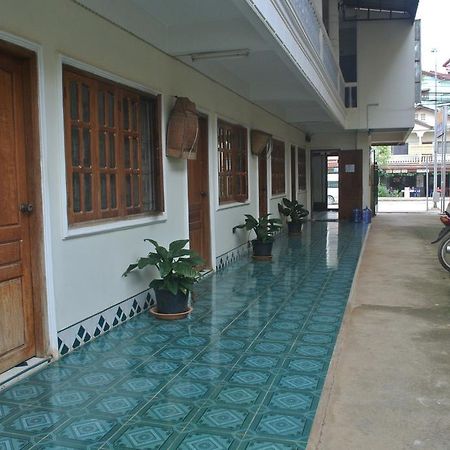 Nice Guesthouse Muang Phônsavan エクステリア 写真