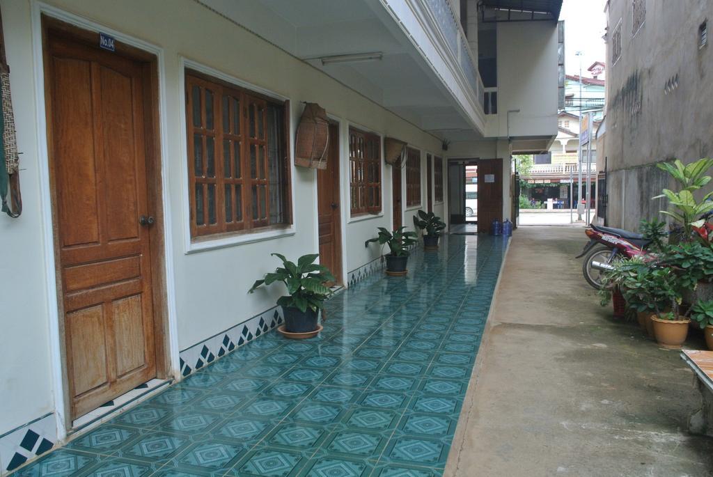 Nice Guesthouse Muang Phônsavan エクステリア 写真